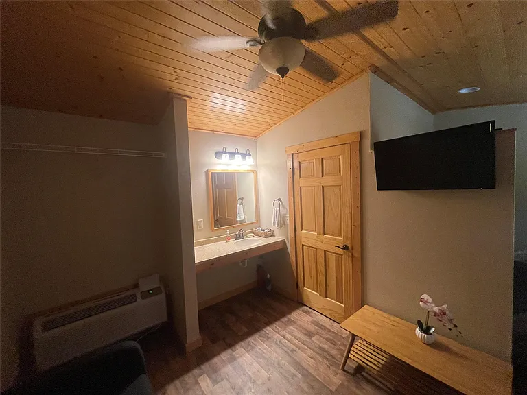 1104 Rorem Ave #3 — Photo 9