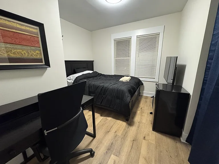 220 W Buena Vis — Photo 2