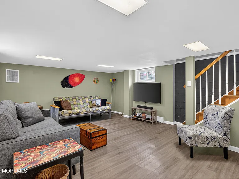 211 Lareine Ave — Photo 26