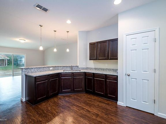 4th image of 6343 Hyde Park Cir #1