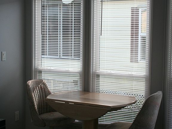 Breakfast nook/dinette