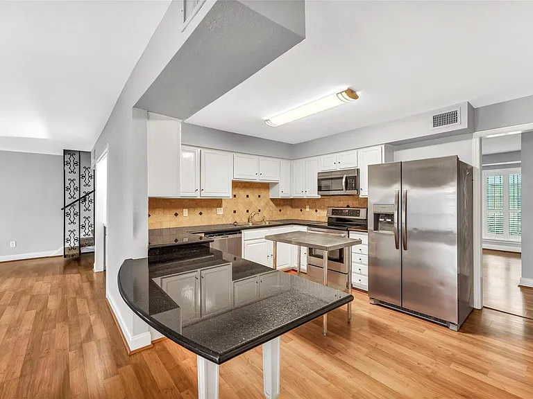 1553 W Sam Houston Pkwy S — Photo 10
