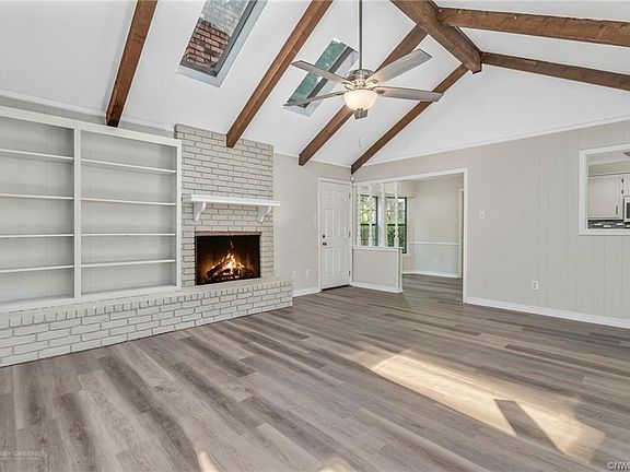 3rd image of 509 Parklane Dr