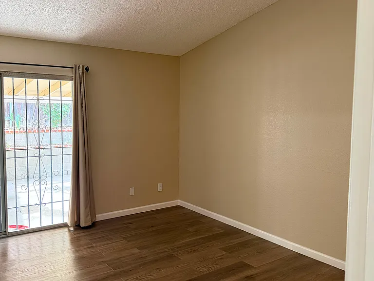 1315 E Flora St — Photo 14
