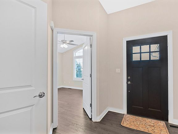 4th image of 2331 Waterford Cir W