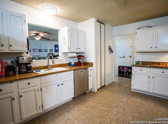 4th image of 5918 McIvey Way