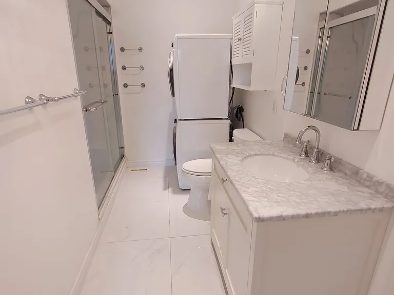 50 Michener Cres — Photo 8