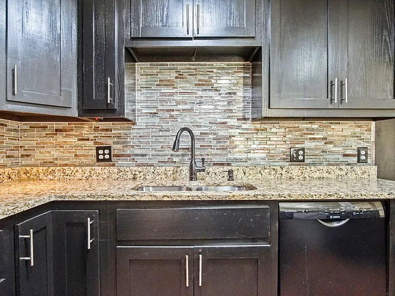 625 Hawthorne Pl — Photo 18