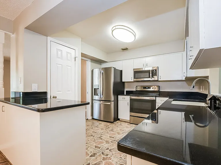 8318 Mattituck Cir — Photo 6