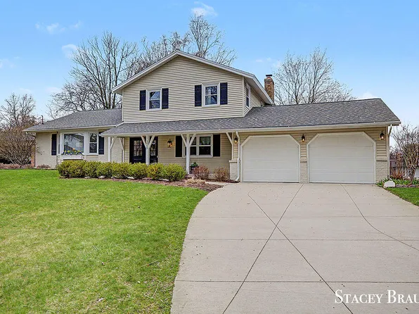 3045 Meadow Way St SE, Grand Rapids, MI 49546