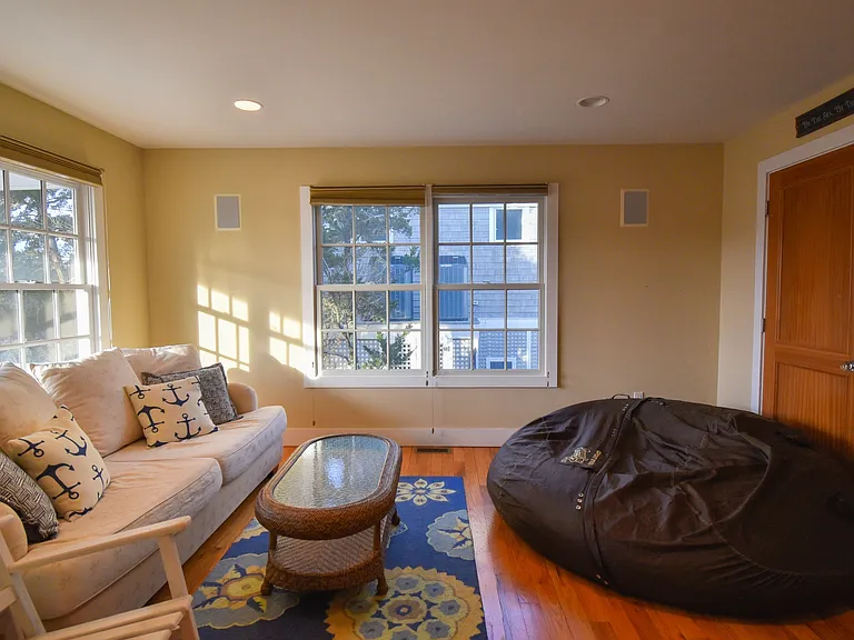 21 Bayside Ave — Photo 10