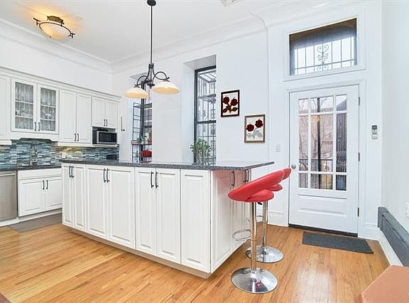 3rd image of 113 W 122nd St