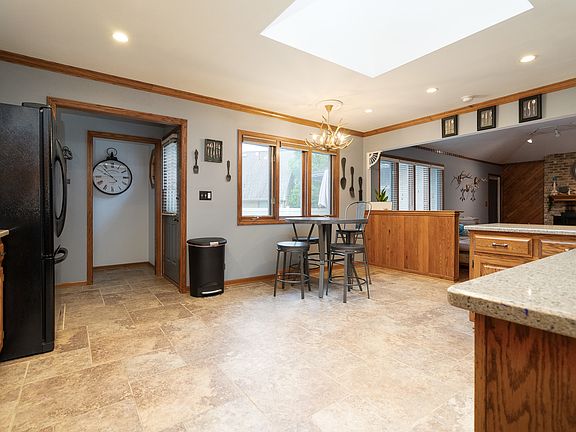 4th image of 904 Stafford Ct