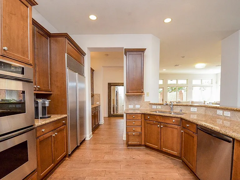 2826 Tudor Mnr — Photo 15