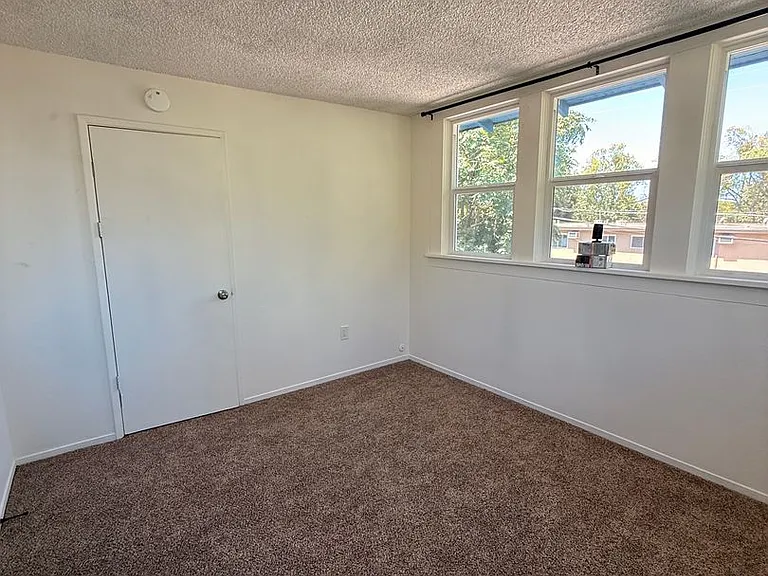 215 Semple St — Photo 25