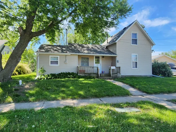 1027 N 9th Ave E, Newton, IA 50208