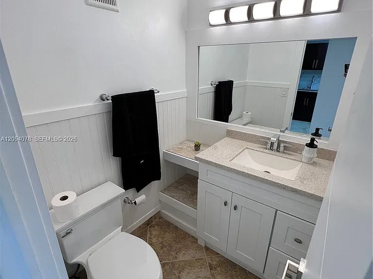 2741 Taft St #401 — Photo 8