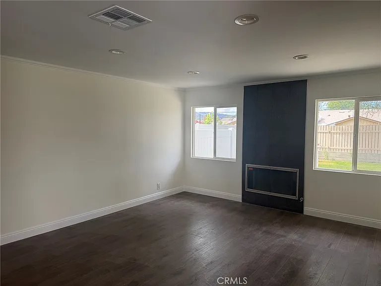 22149 Welby Way — Photo 8