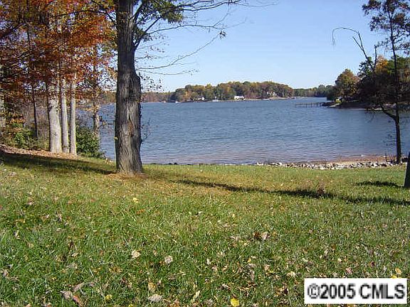 Large lot great for walk-out