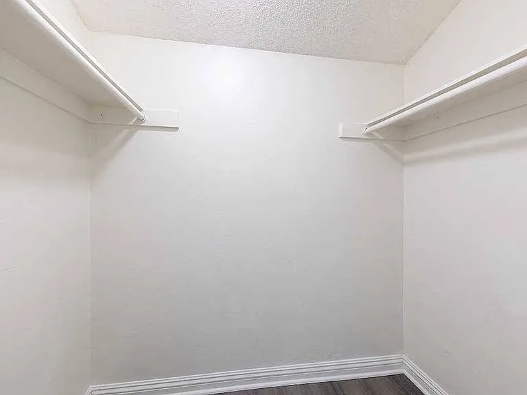 Park Place Apartments — Photo 64