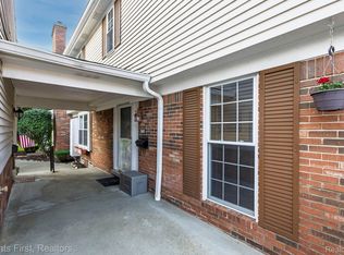 20809 W Glen Haven Cir, Northville, MI 48167