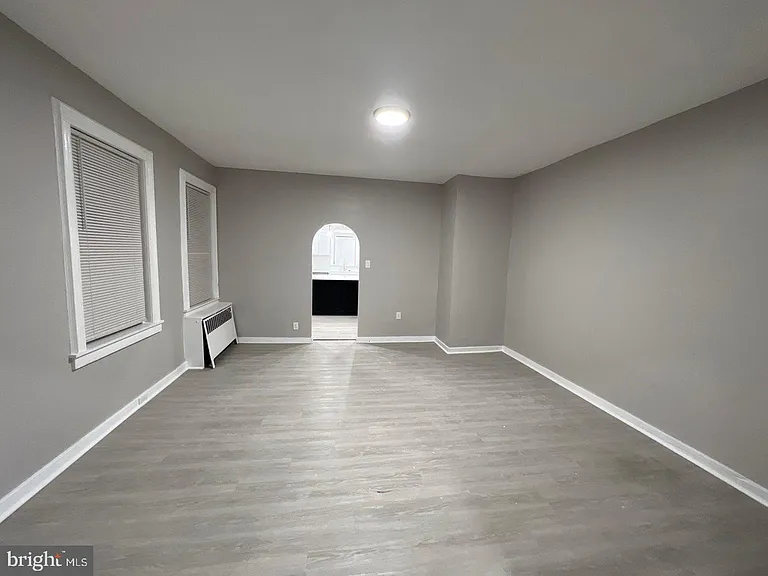 6400 Oxford Ave — Photo 5