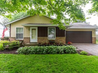 9706 Jean Dr, Hebron, IL