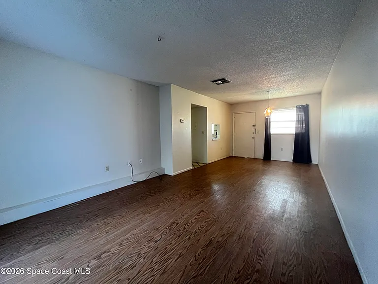 2221 N Pineapple Ave #2 — Photo 6