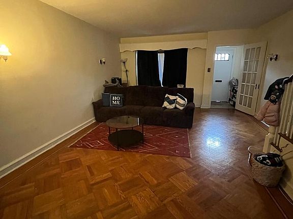 4th image of 3158 Fanshawe St