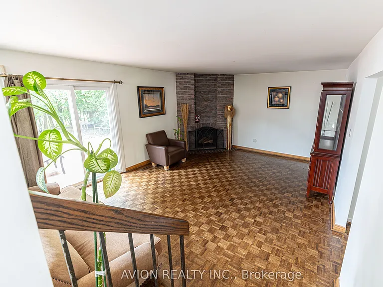 241 Weldrick Rd W — Photo 16