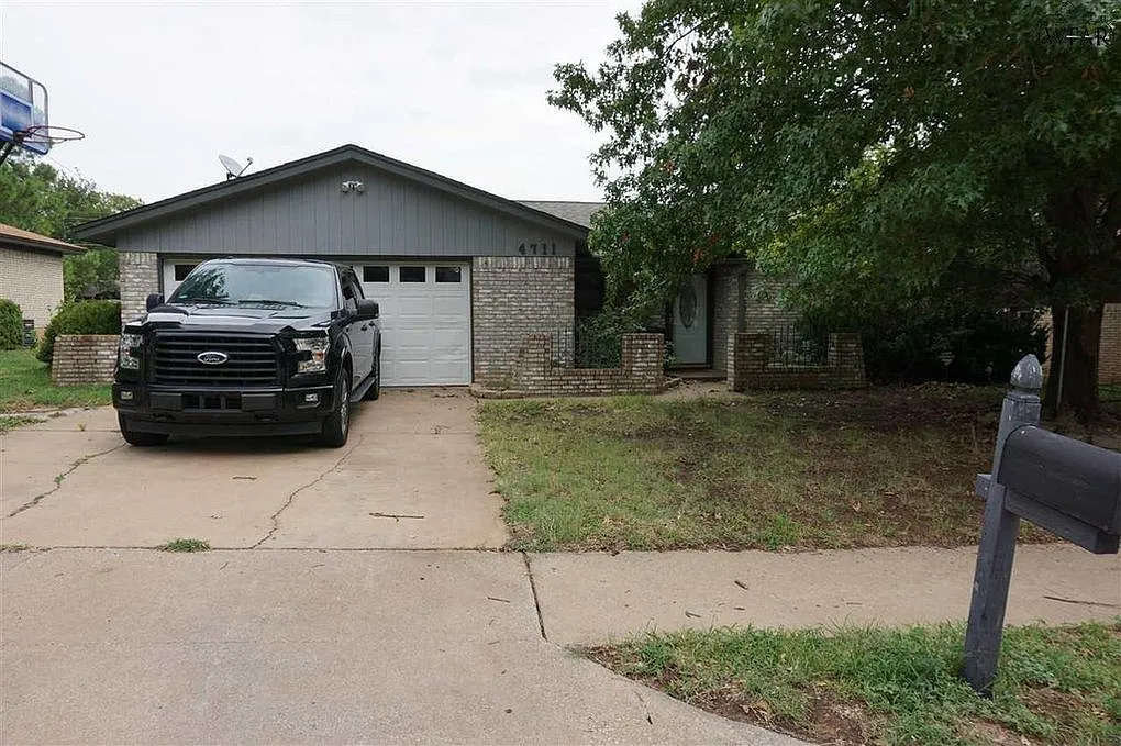 3 bed, 1360 sqft, $650 — Photo 1