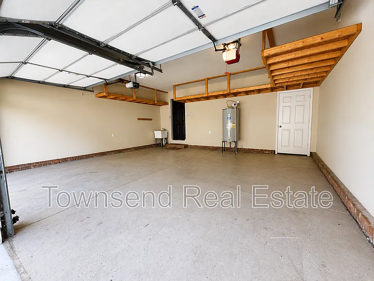 2937 Delaware Dr — Photo 3