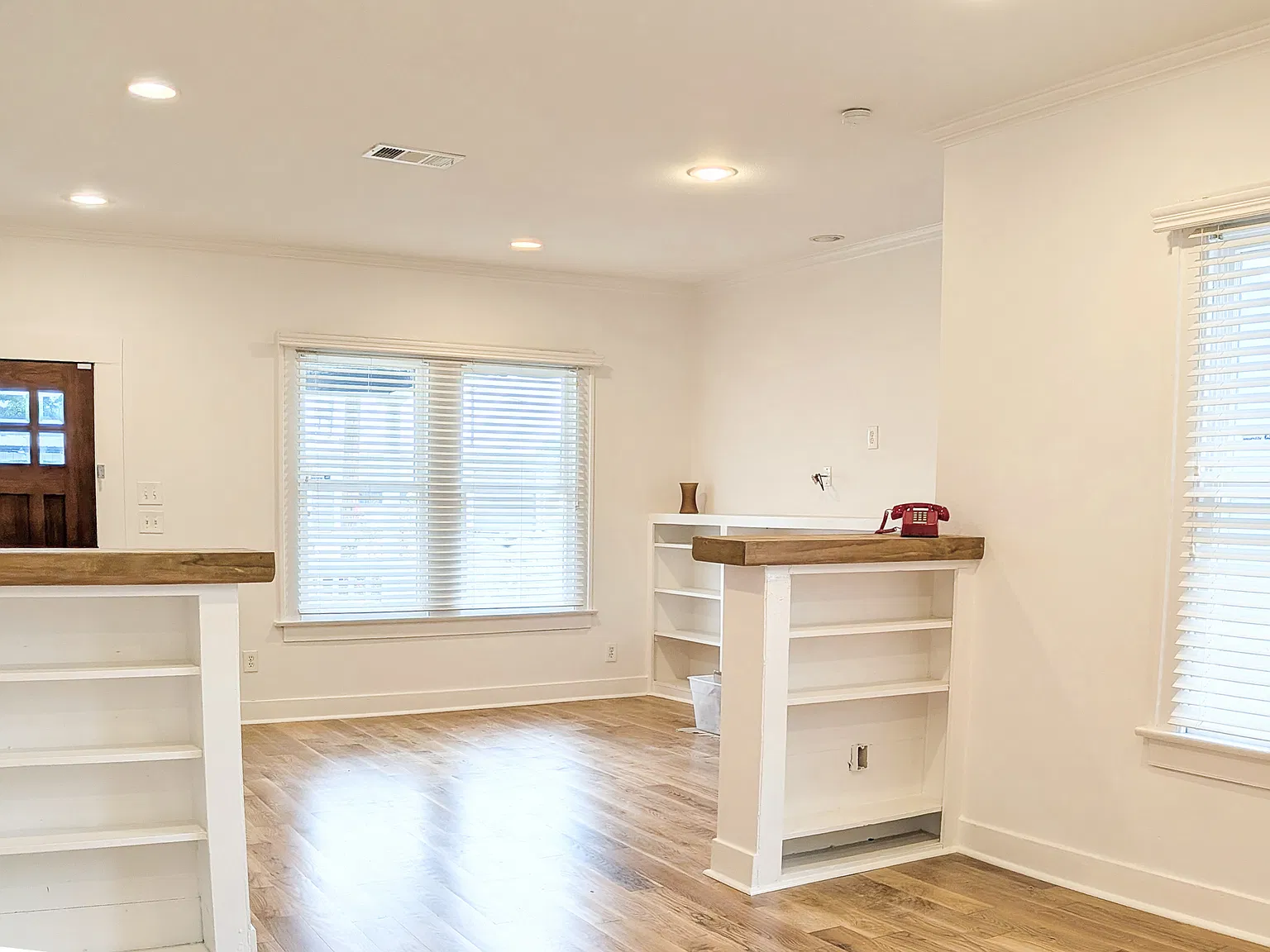 518 Melbourne St — Photo 4