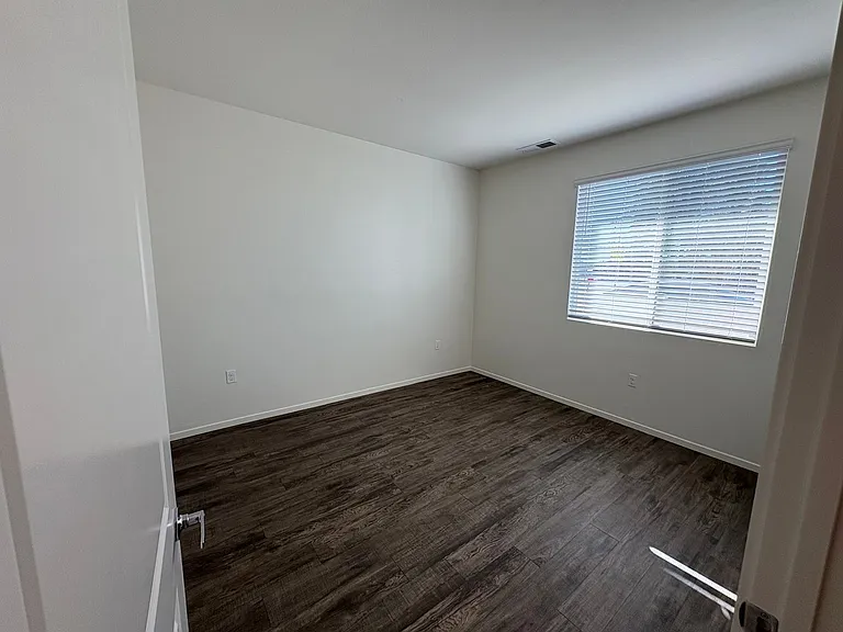 1525 G Ave — Photo 39