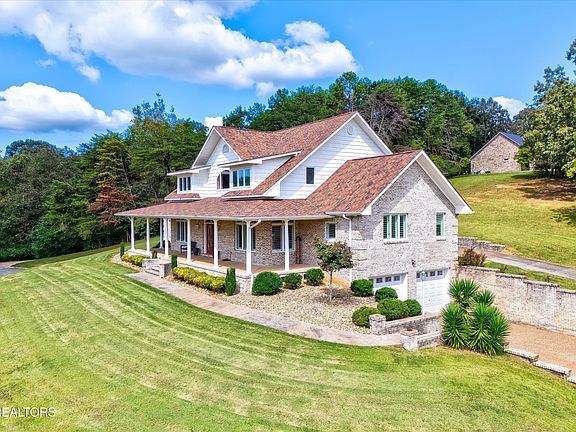 2nd image of 225 Rivers Edge Dr