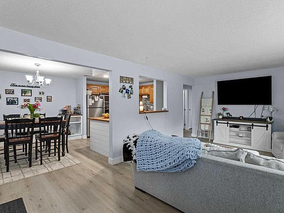 5th image of 3 Brookside Drive #10