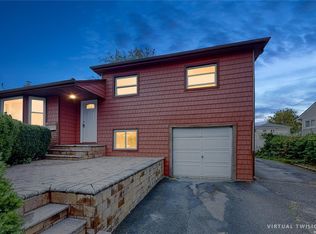 94 Dartmouth Dr, Hicksville, NY 11801