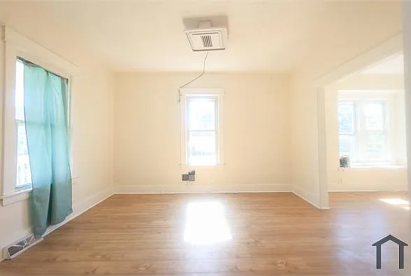 420 W 21st St — Photo 8
