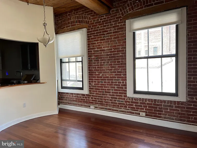 105 S 18th St #4B — Photo 7