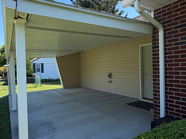139 S Eastview Ave — Photo 4