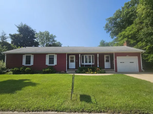 112 6th St NE, Oelwein, IA 50662