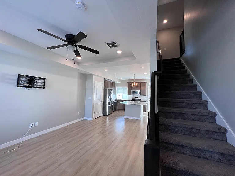 137 E Brushy Canyon St #1 — Photo 4