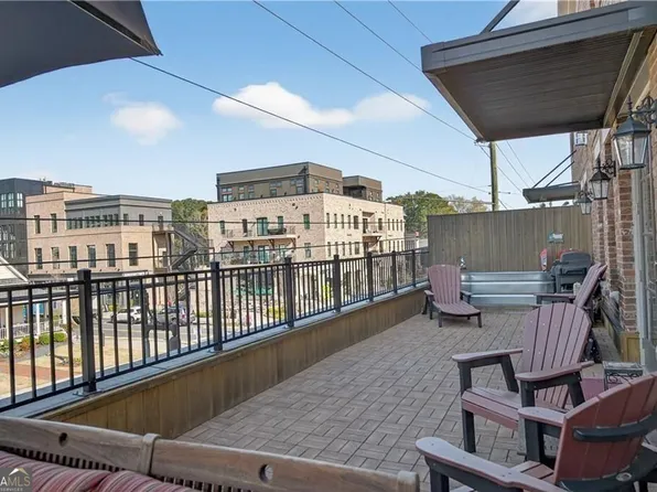 8255 Main St, Woodstock, GA 30188