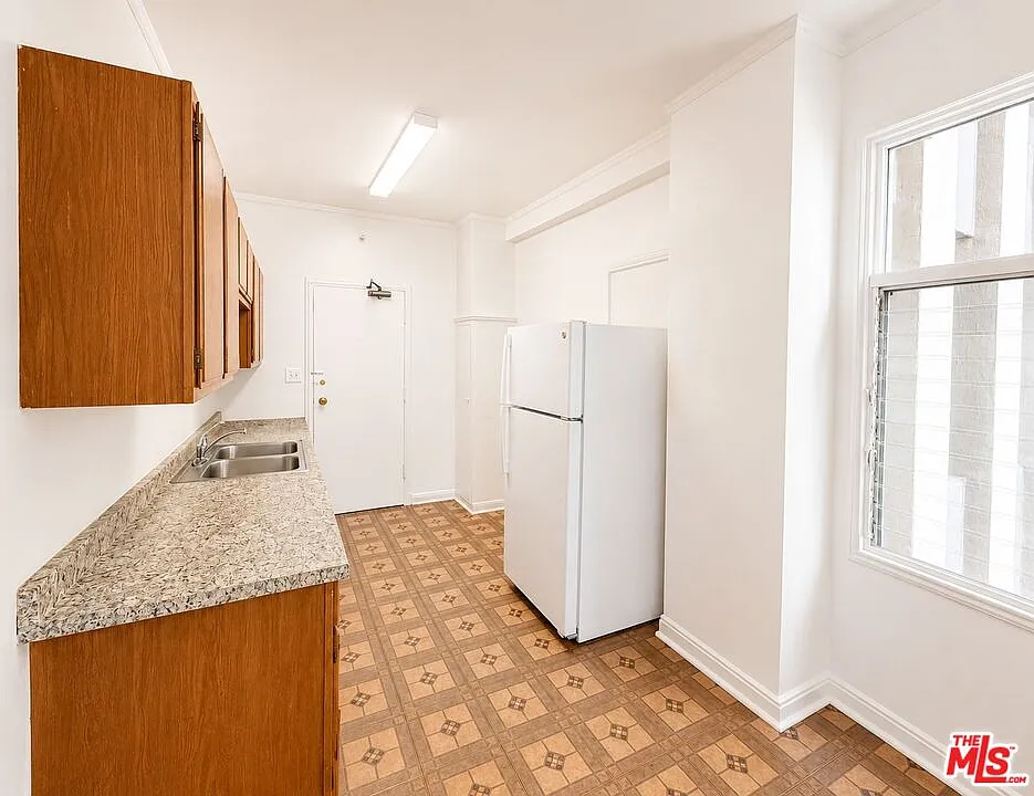 634 S Gramercy Pl #304