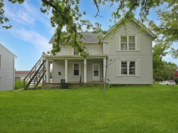 930 W 1st St, Cedar Falls, IA 50613