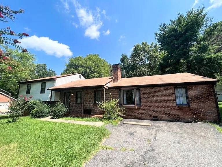 1512 Greenview Dr — Photo 1