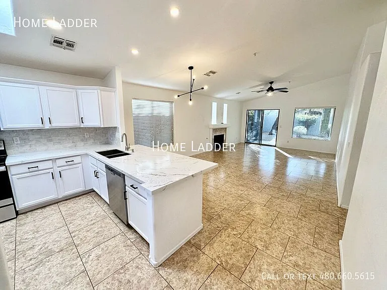 10518 E Star Of The Desert Dr — Photo 2
