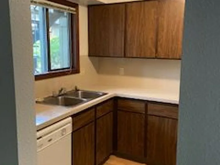 Oakview Terrace Apartments — Photo 10