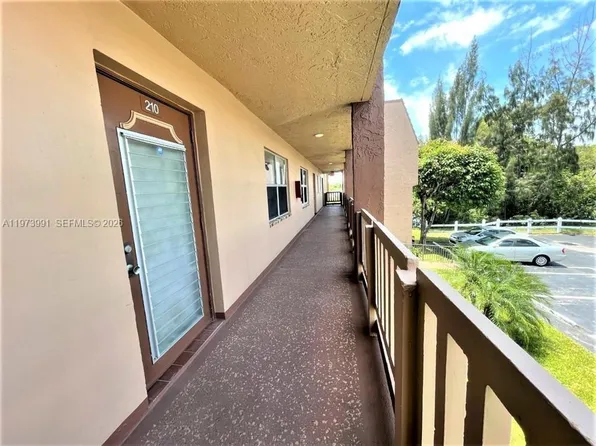 9900 Sunrise Lakes Blvd APT 210, Sunrise, FL 33322