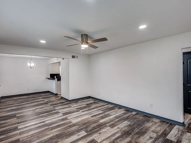 2540 Prichard Ln — Photo 11